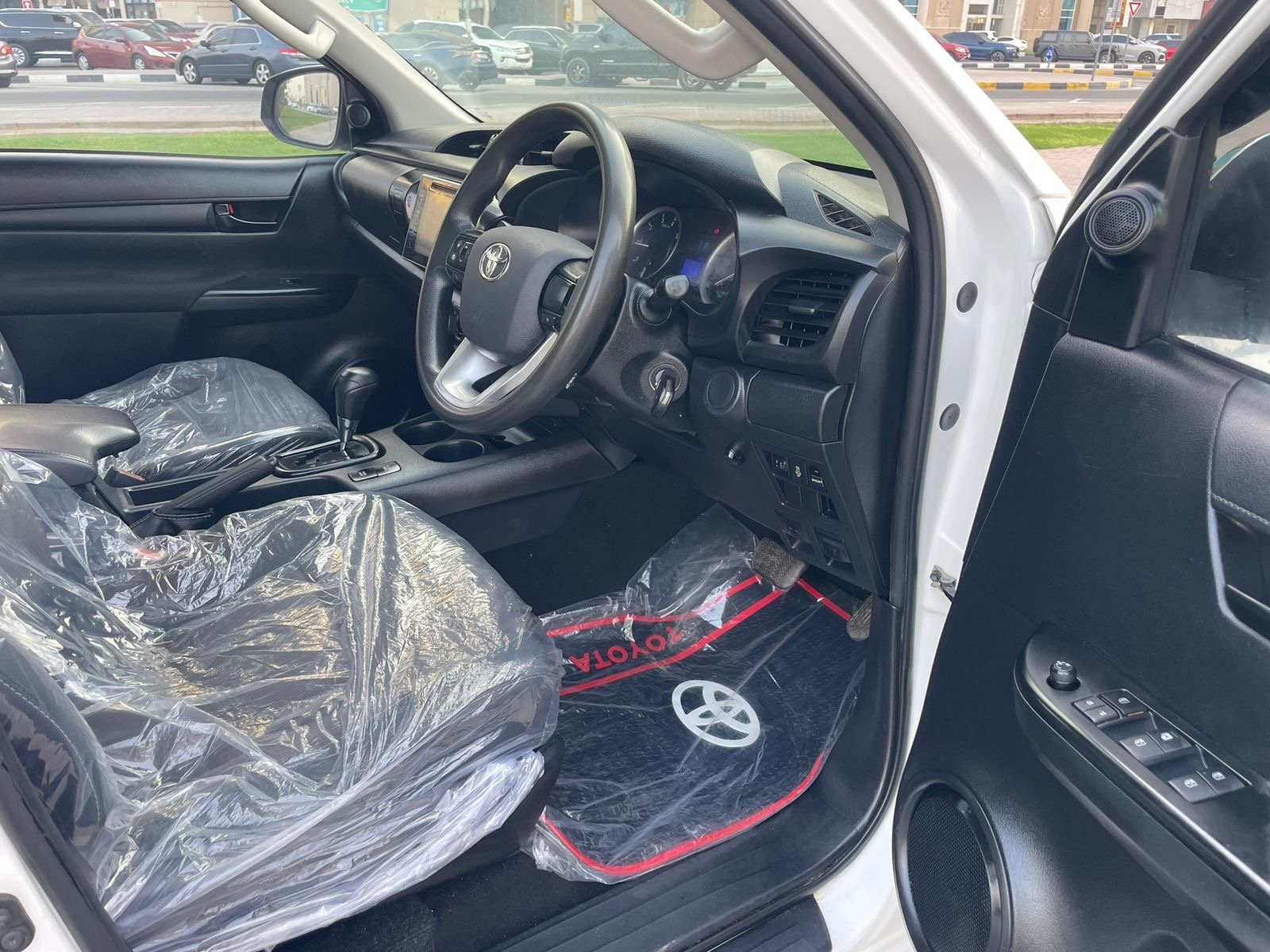 Toyota Hilux SR5 2017 White Bullbar image